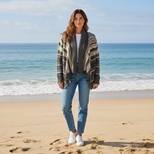 Elegant women’s Cardigan in Black and Cream